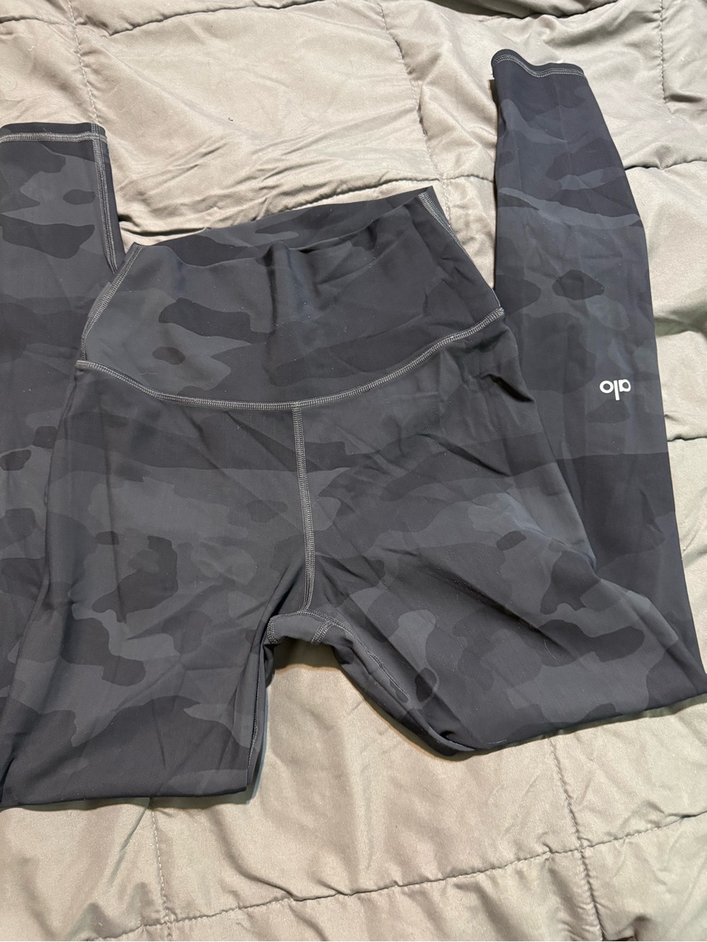 5 pairs ALO Leggings